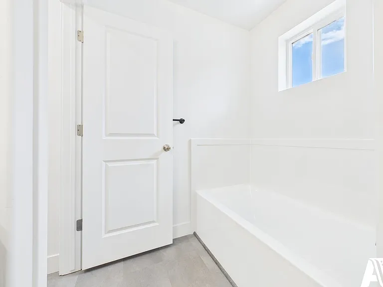 453 E 650 N — Photo 18