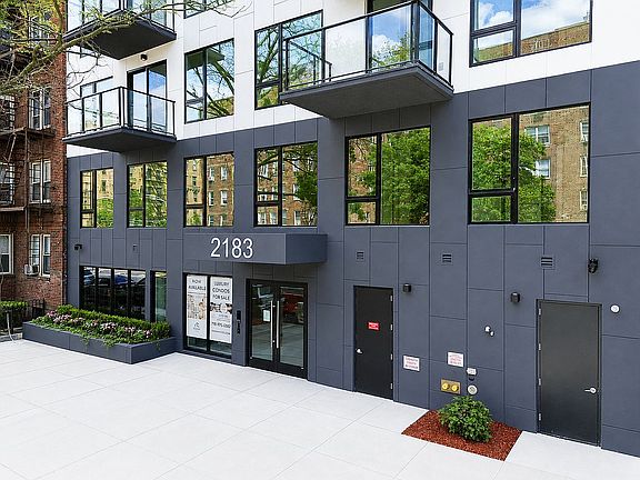 4th image of 2183 Ocean Ave #8D