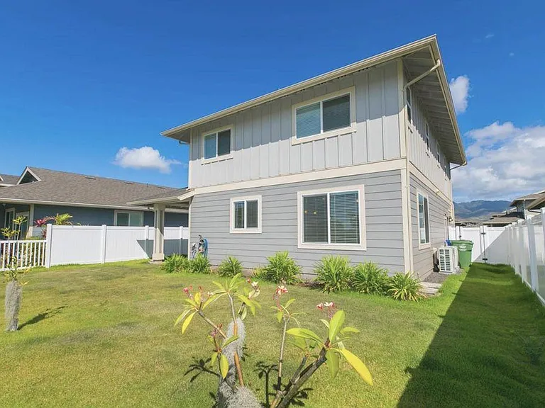 Spacious back yard!