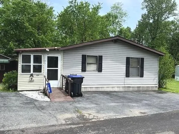 300 Ridge Rd Trailer 109, Etters, PA 17319