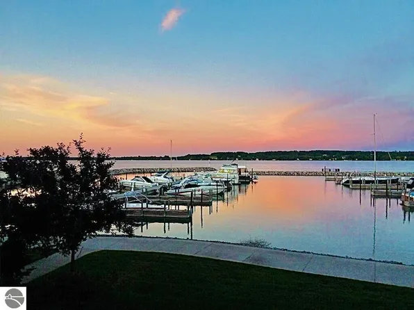 708 N Dockside Cir Unit E2, Suttons Bay, MI 49682