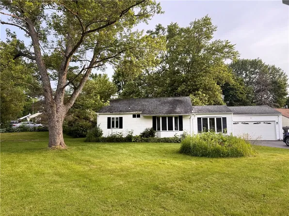 54 Seneca St, Webster, NY 14580
