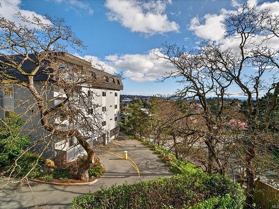 1st image of 1000 Esquimalt Rd #302