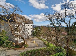 1000 Esquimalt Rd #302, Esquimalt, BC V9A3N2