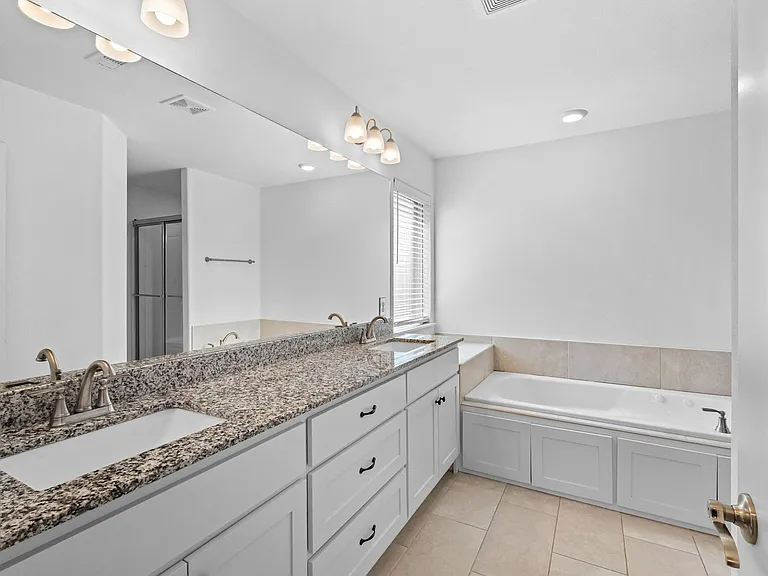 4304 W Newton Ave — Photo 17