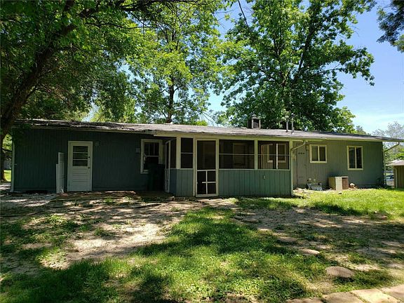 3rd image of 714 Crestland Dr