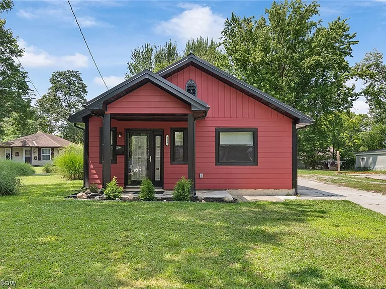 219 N Jefferson St — Photo 1