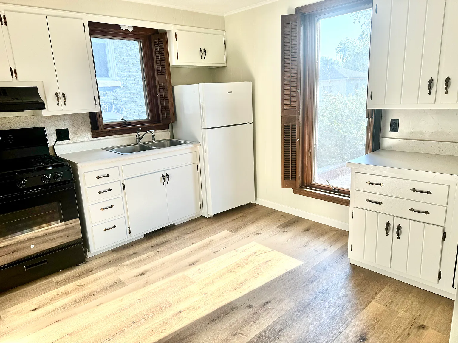 3 bed, 1100 sqft, $1,200 — Photo 2