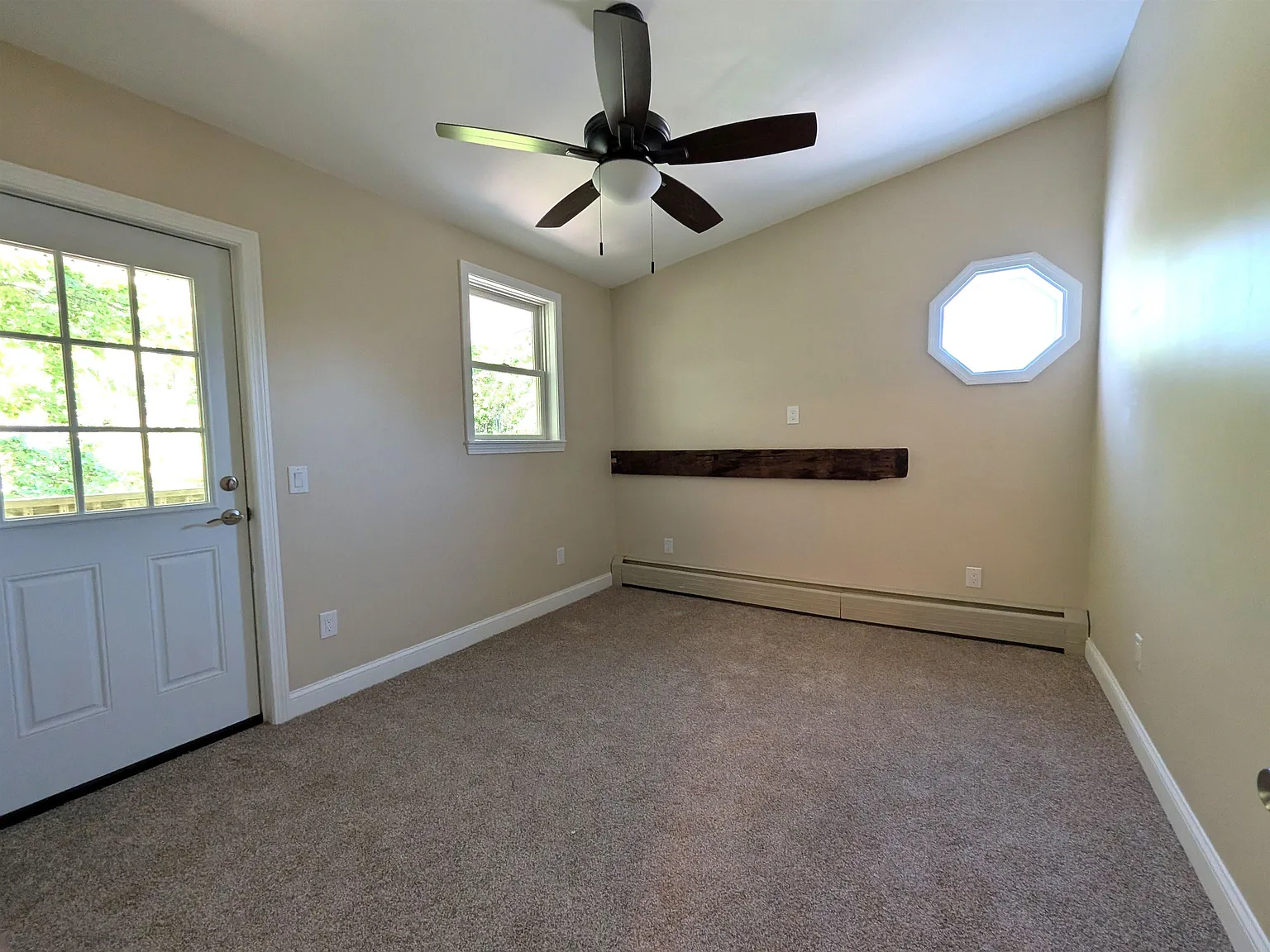 2 bed, 900 sqft, $2,400 — Photo 3