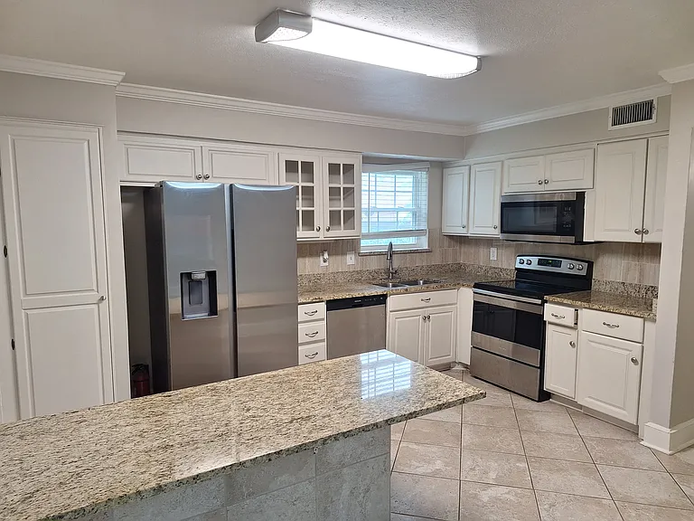 8430 Birchcroft Dr — Photo 7