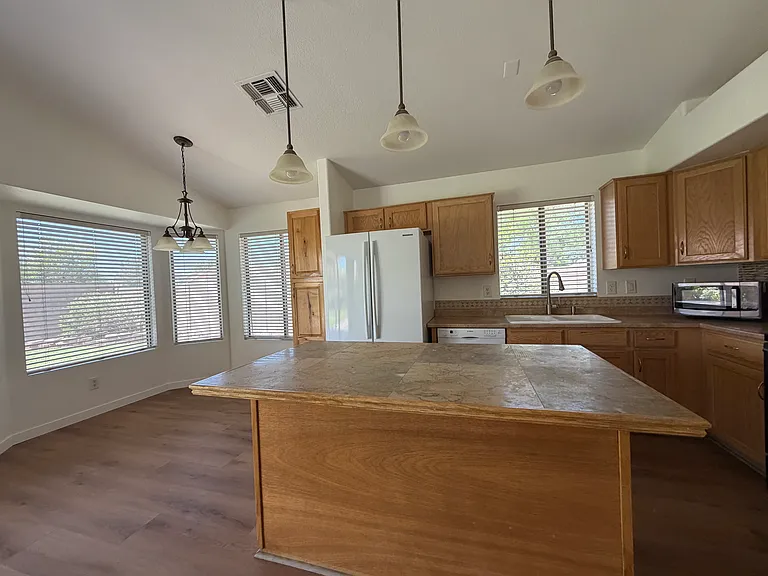 2233 E Rawhide St — Photo 4