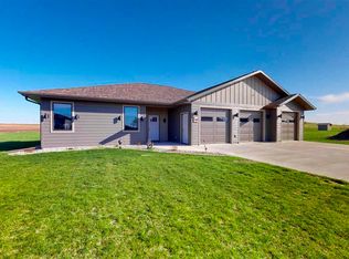 125 W Bay Rd, Lake Park, IA 51347