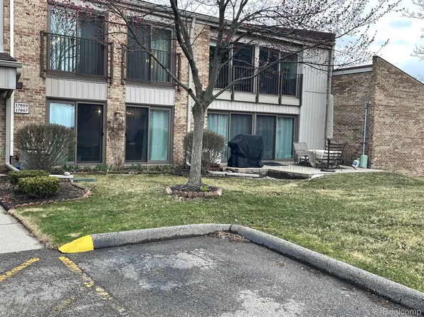 17867 University Park Dr, Livonia, MI 48152