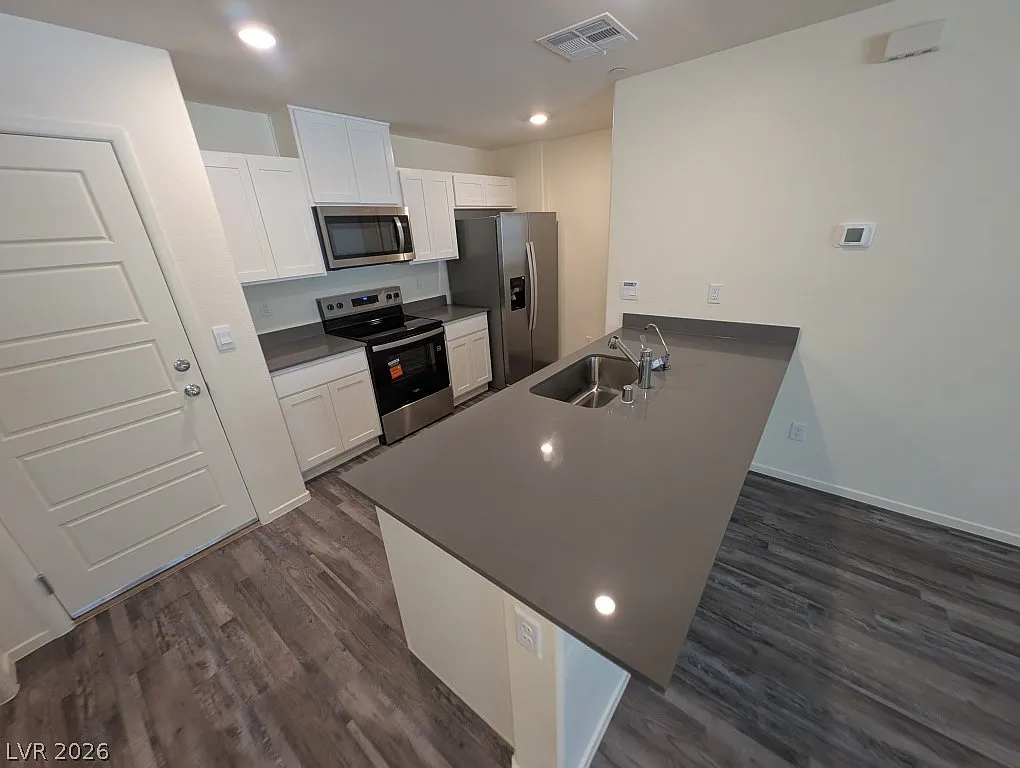 3 bed, 2.5 bath, 1309 sqft, $1,900 — Photo 4