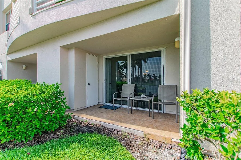 2 bed, 11.0 bath, 1145 sqft, $5,580 — Photo 1