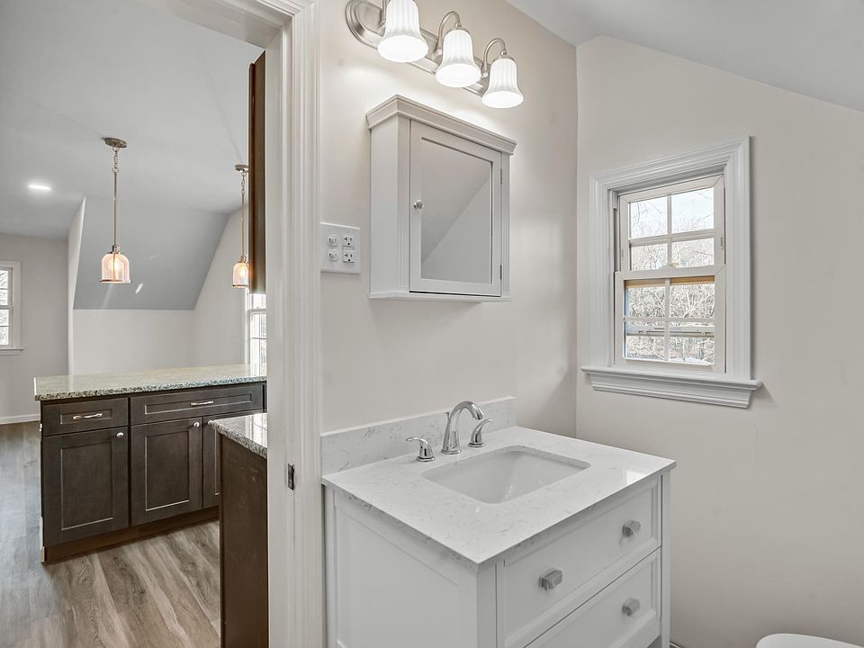 1st image of 135 Lake St