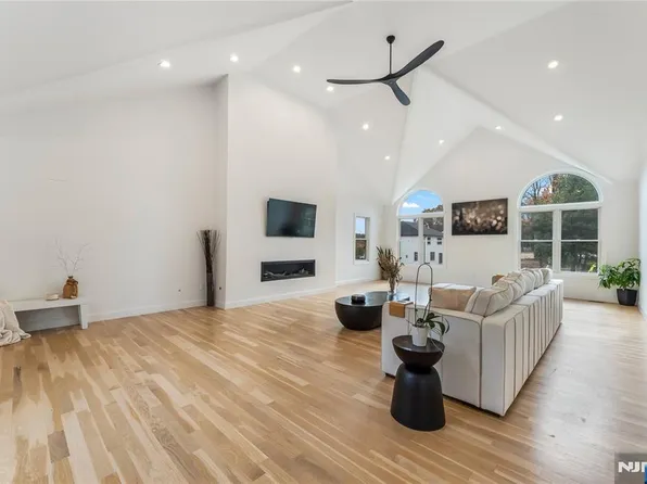 45 Heritage Dr, West Milford, NJ 07480