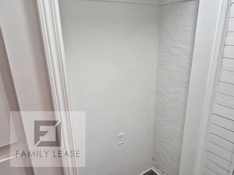 806 Morton St — Photo 16