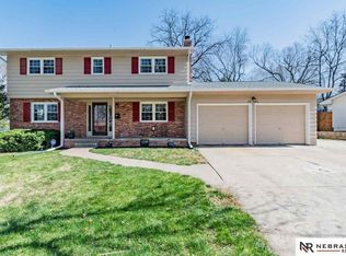 1123 Carriage Rd, Papillion, NE 68046