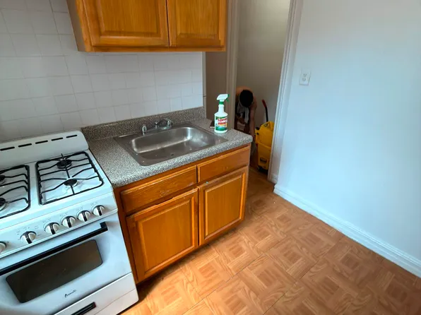 540 Ocean Parkway image 1 of 4
