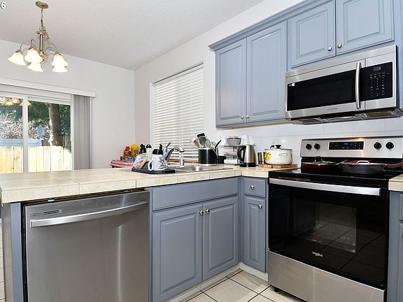 4th image of 2837 NE Stapleton Rd