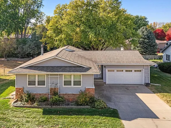 507 Sharpe Dr, Vermillion, SD 57069