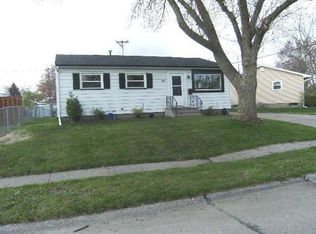 910 40th Ave, East Moline, IL 61244