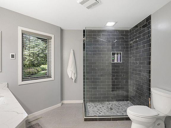 5th image of 22 Evergreen Rd