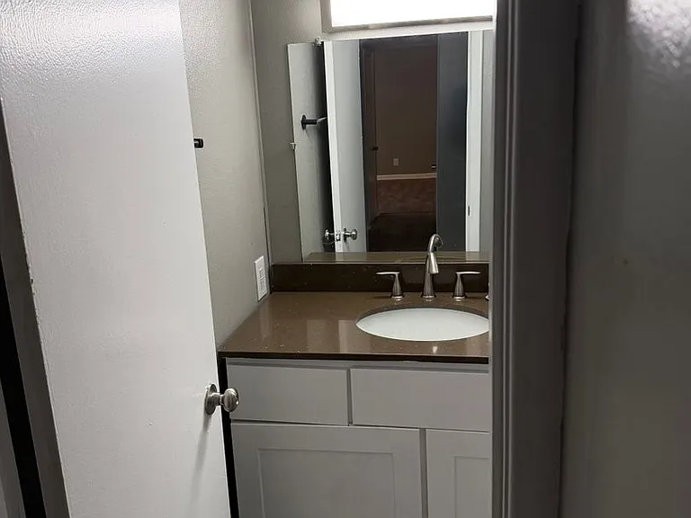 2827 N Ohenry Blvd #H — Photo 13