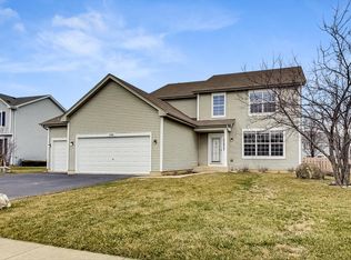 548 W Caldwell Dr, Round Lake, IL
