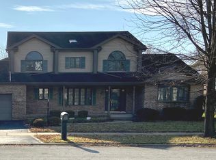 18530 Willow Ln, Lansing, IL