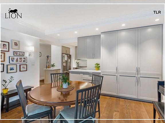 4th image of 110 E 57th St APT 8DE
