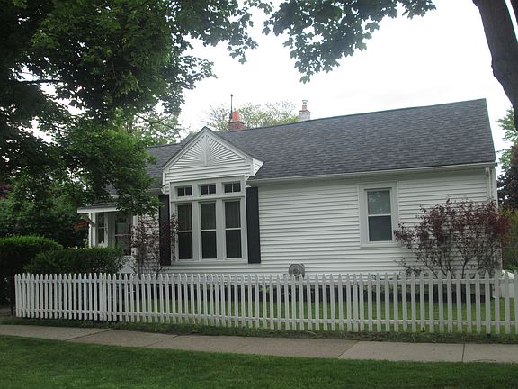 2nd image of 589 Christiana St