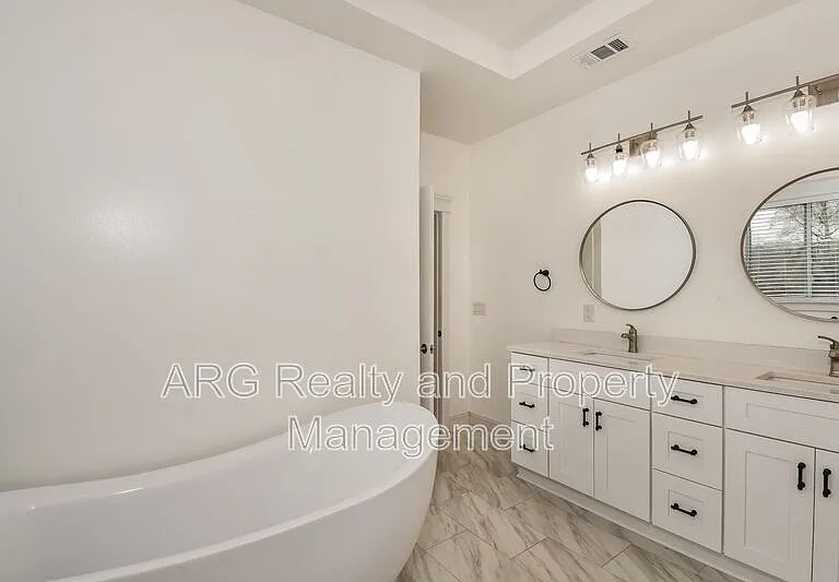 2215 Lang Dr SW — Photo 11
