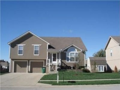 22004 Gracie Dr, Peculiar, MO, 64078