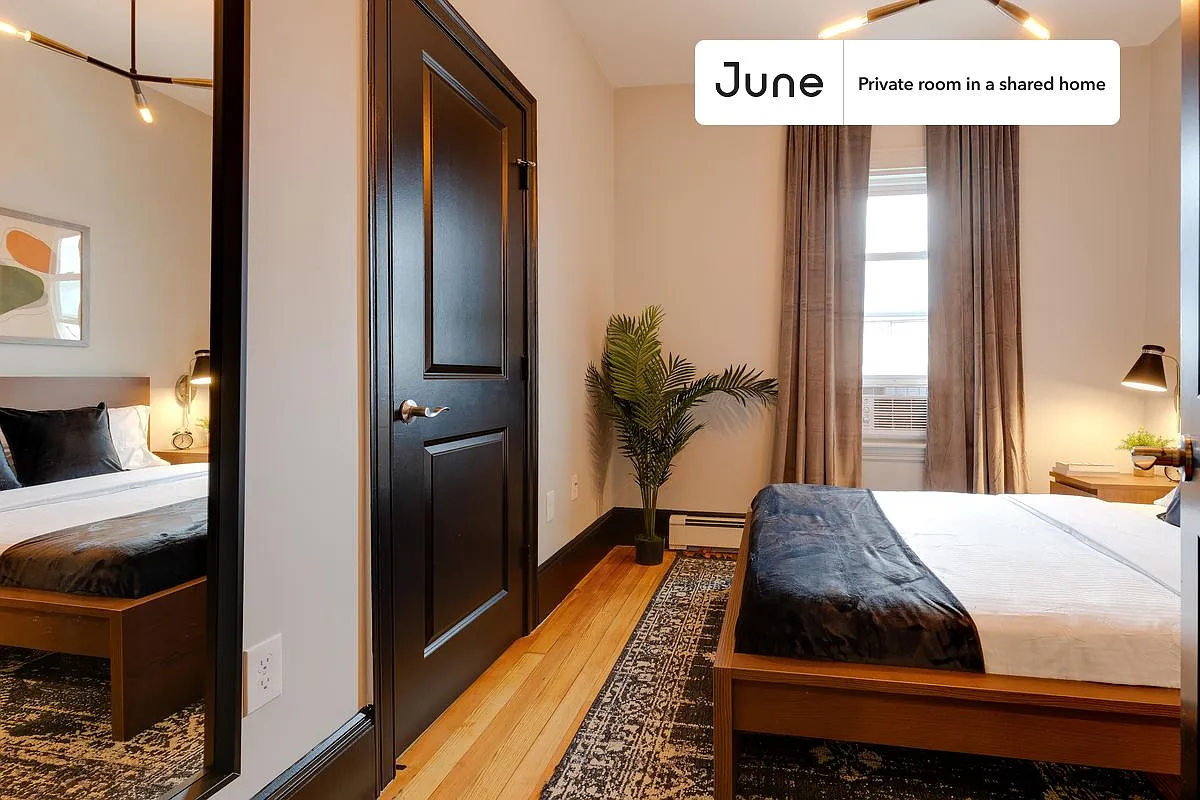 Full bedroom in 4 bed/1.5 bath home in South Boston #194 3D — Photo 3