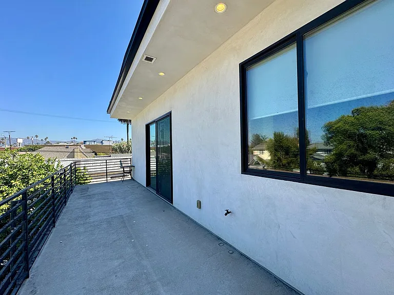 143 N Ardmore Ave — Photo 18