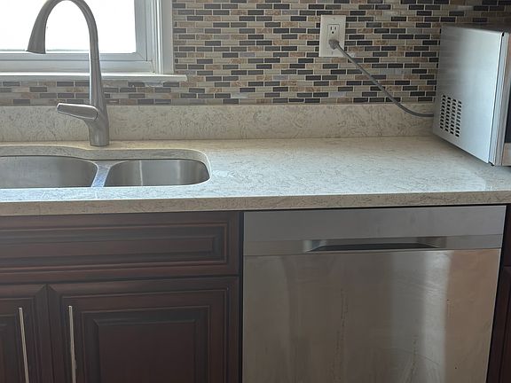 4th image of 242 Munro Blvd APT 1