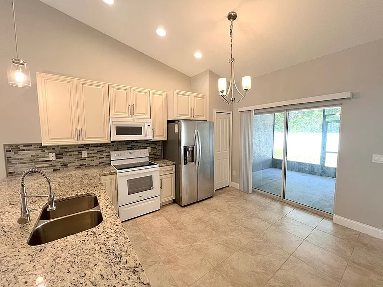80 Buttonworth Dr #B — Photo 15