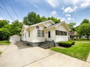 827 4th St, Charleston, IL 61920