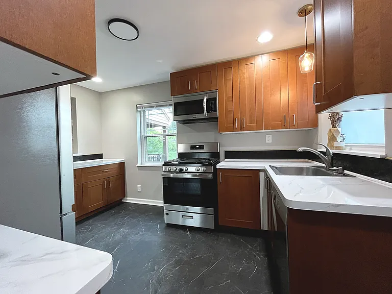 8380 Wicklow Ave — Photo 2