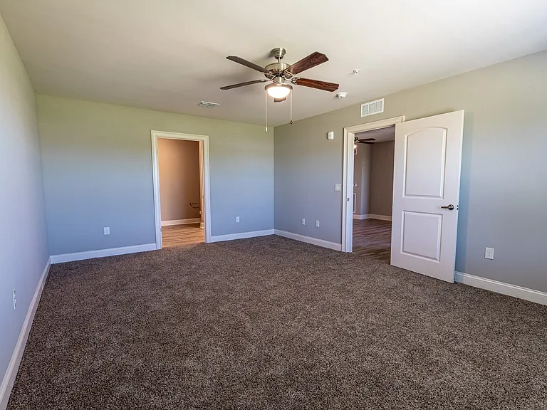 Lakeland Grand — Photo 27