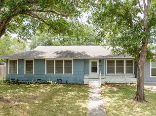 708 Broadmoor Dr, Bryan, TX 77802