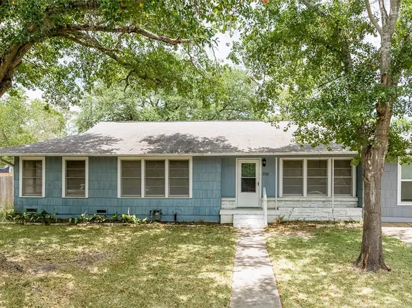 708 Broadmoor Dr, Bryan, TX 77802