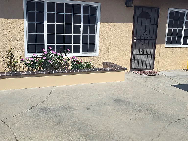 San Carlos Ave — Photo 1