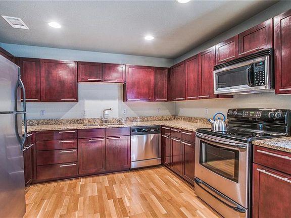 2nd image of 2727 Throckmorton St APT 132