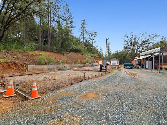 3rd image of 21901 Sawmill Flat Rd