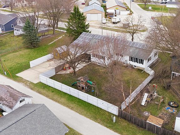 4th image of 713 Maple Ave