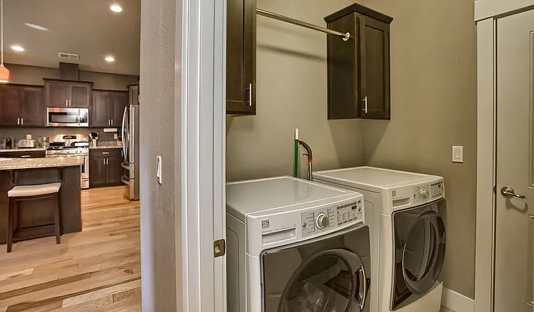 1061 Compton Way — Photo 9