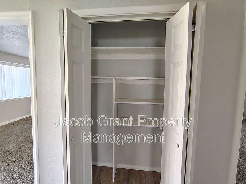 2 bed, 1.0 bath, 1000 sqft, $800 — Photo 4